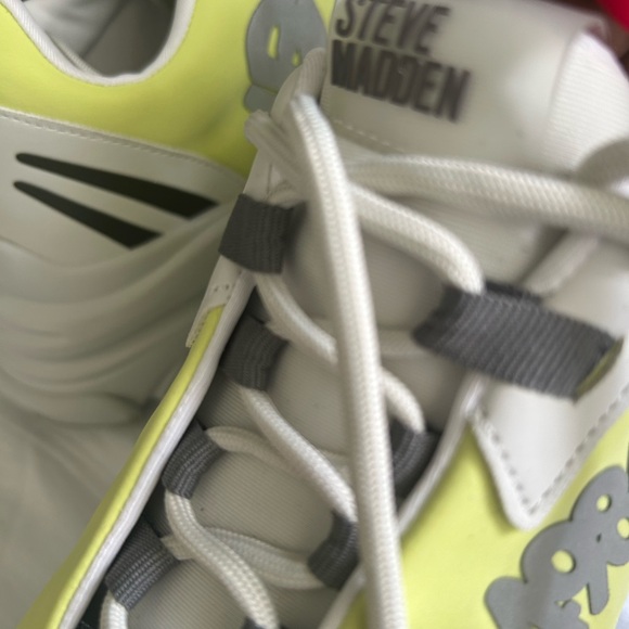 Madden Possession Sneaker in a size 9.5 color lime and yellow - Picture 5 of 7